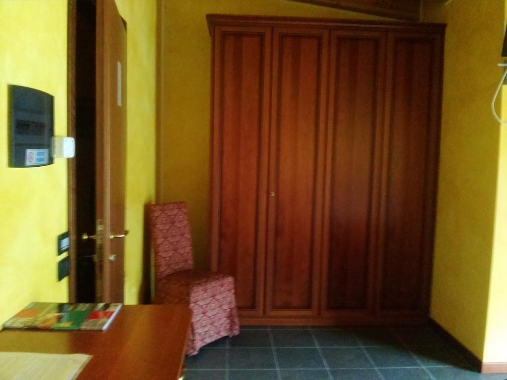 Hotel Empire Resort Iseo Esterno foto