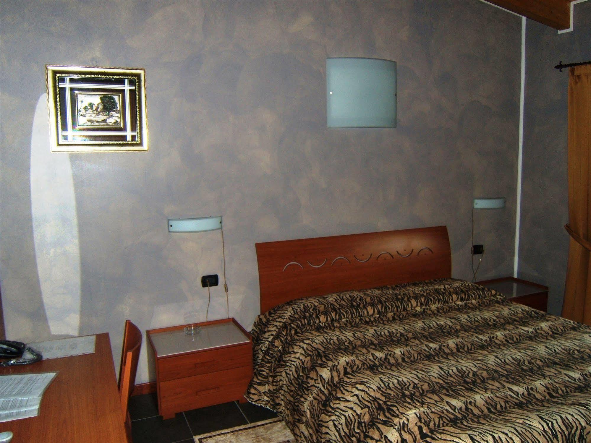Hotel Empire Resort Iseo Esterno foto