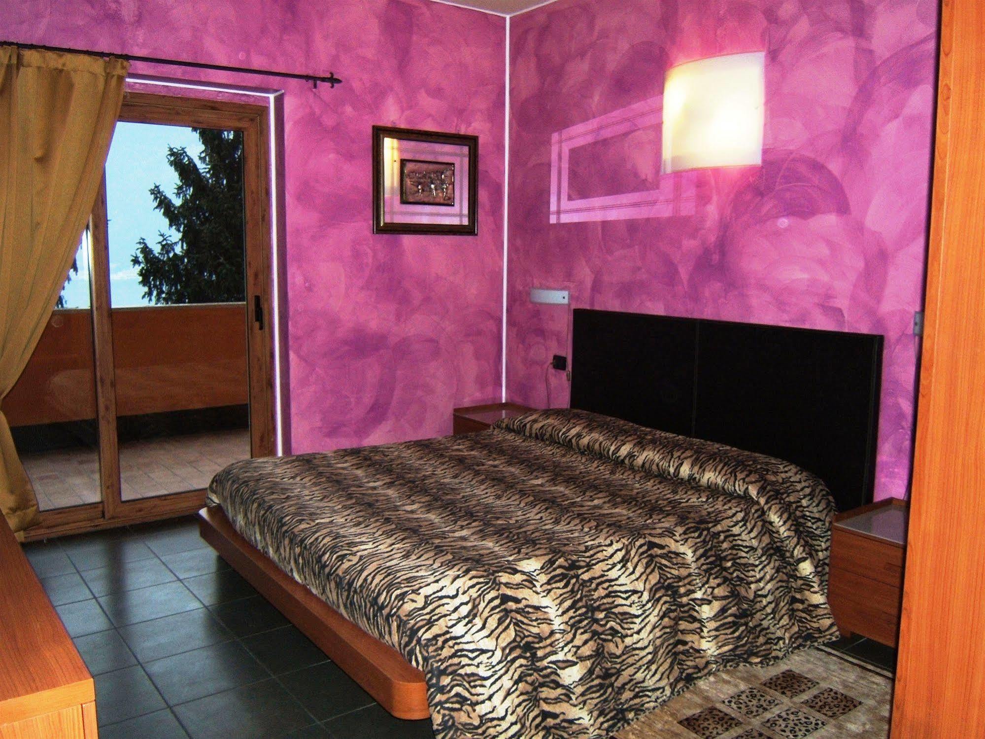 Hotel Empire Resort Iseo Esterno foto